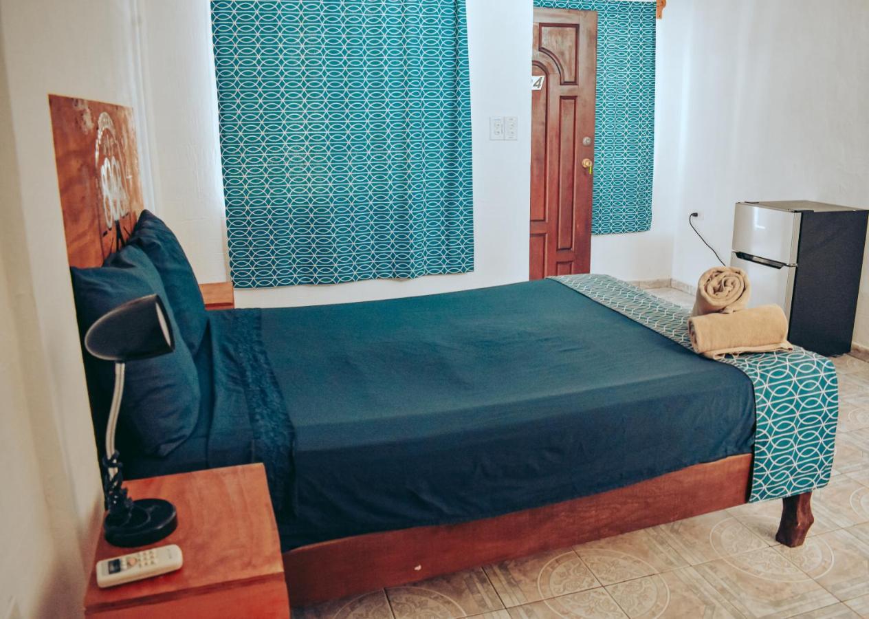 Les Trois Singes - Friendly Hostel Isla Mujeres Eksteriør bilde